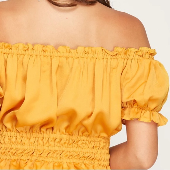 Gold puff sleeve smocked top Sz S boat neckline wide elastic waist, satin feel - Picture 2 of 11